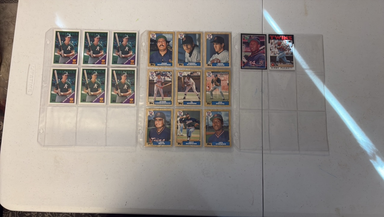 lot 96 image: VINTAGE Topps baseball cards