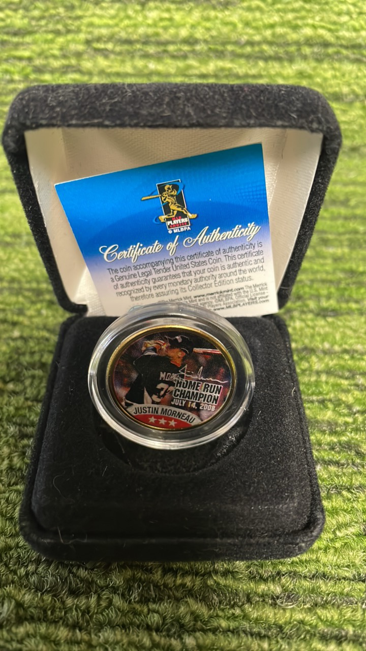 lot 104 image: Minnesota Twins, Justin Morneau Gold plated coin