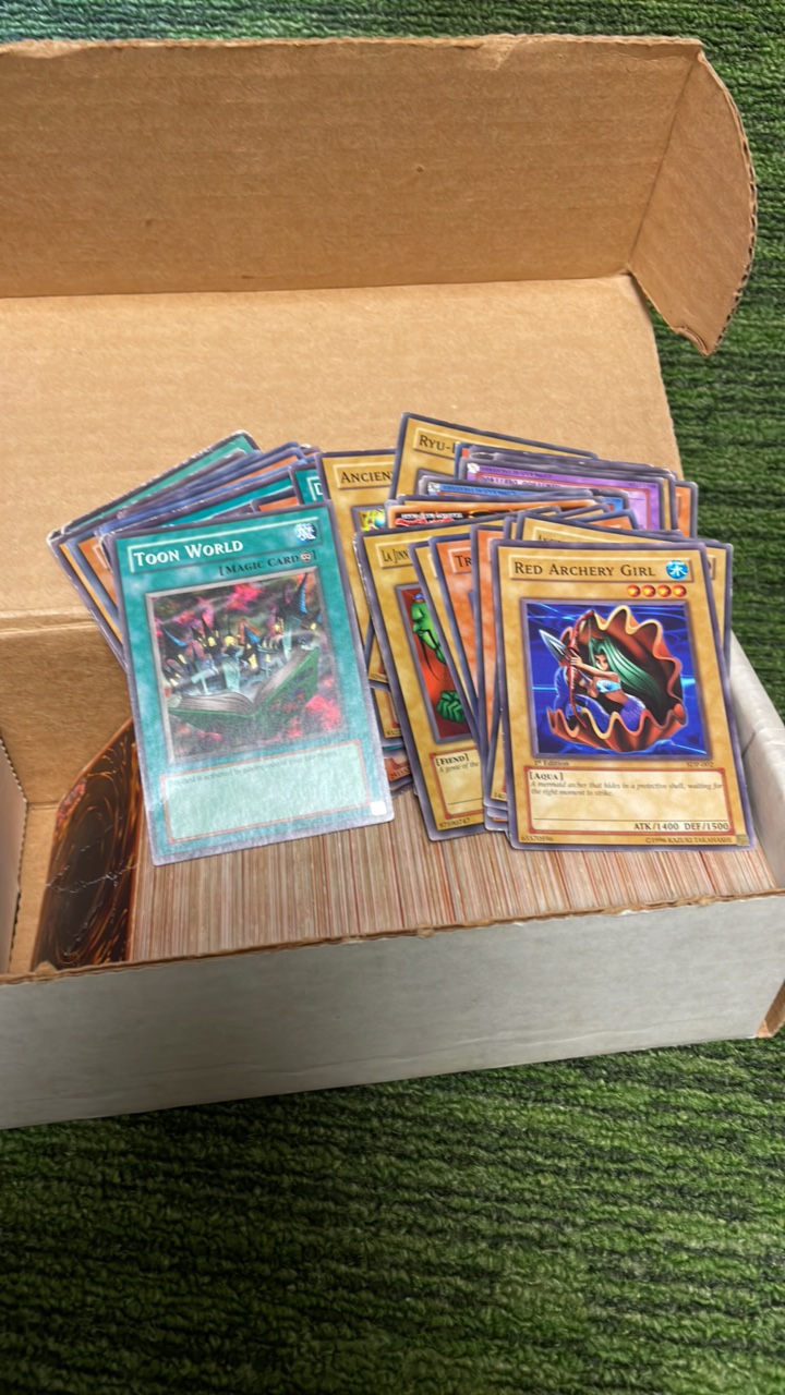 lot 121A image: Yu-Gi-Oh mixed lot approximately 200 cards