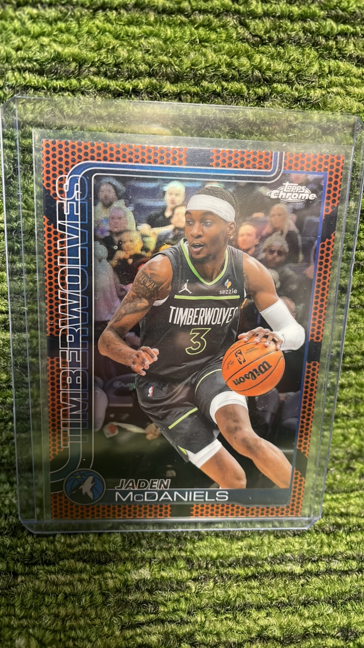 lot 124B image: 2025 Topps Chrome Jaden McDaniels Basketball Border variation