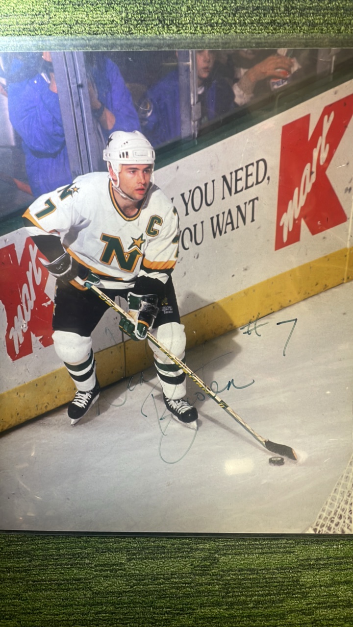 Minnesota North Stars Neal Broten Autographed 16x19 Picture in holder