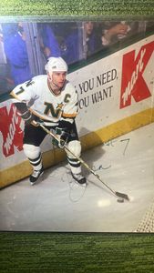 Minnesota North Stars Neal Broten Autographed 16x19 Picture in holder