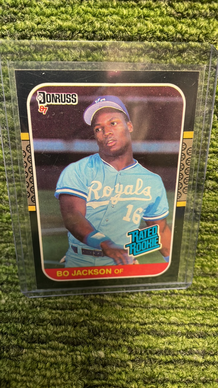 lot 134 image: 1987 Donruss MLB Bo Jackson rated rookies RC