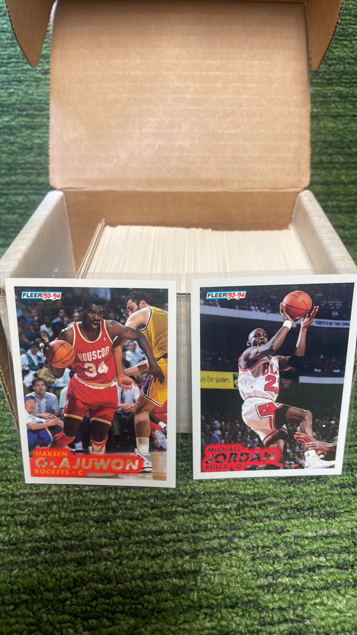 lot 188 image: 199394 Fleer NBA set (#1-240) Jordan
