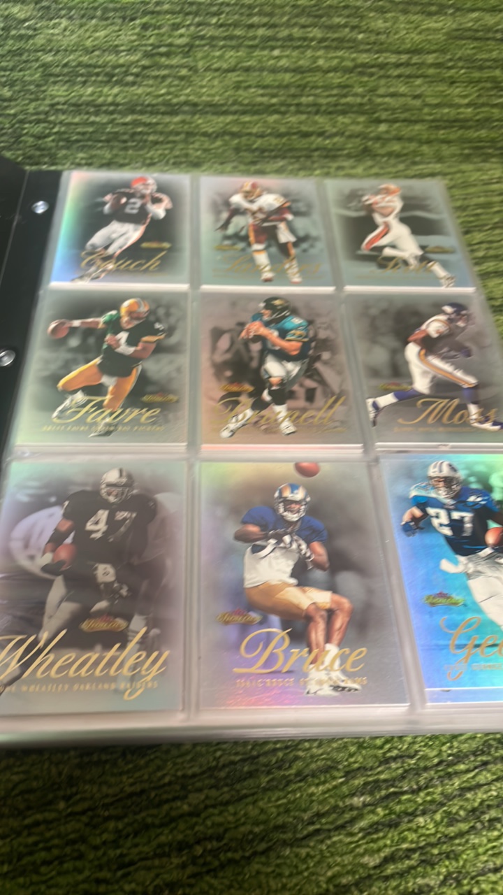 lot 201 image: 2000 Fleer Showcase completed set (#1-100)