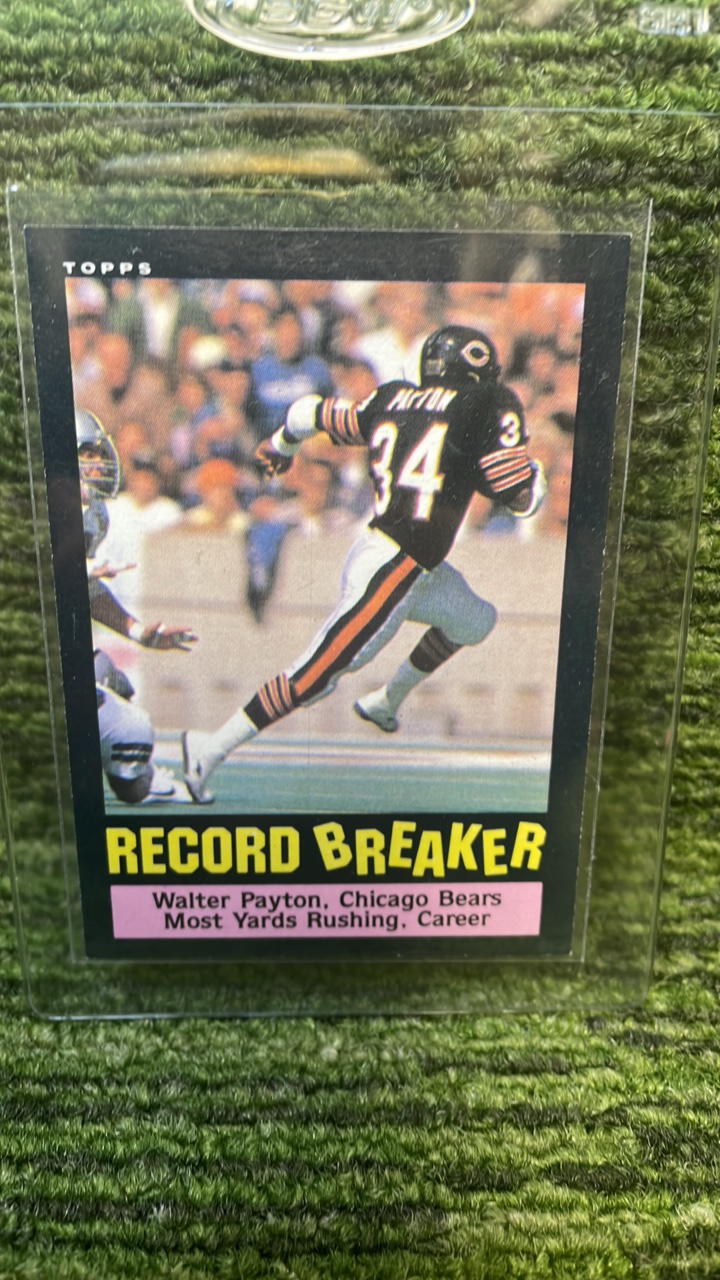 lot 205L image: 1985 Topps record breaker Walter Payton, Chicago Bears