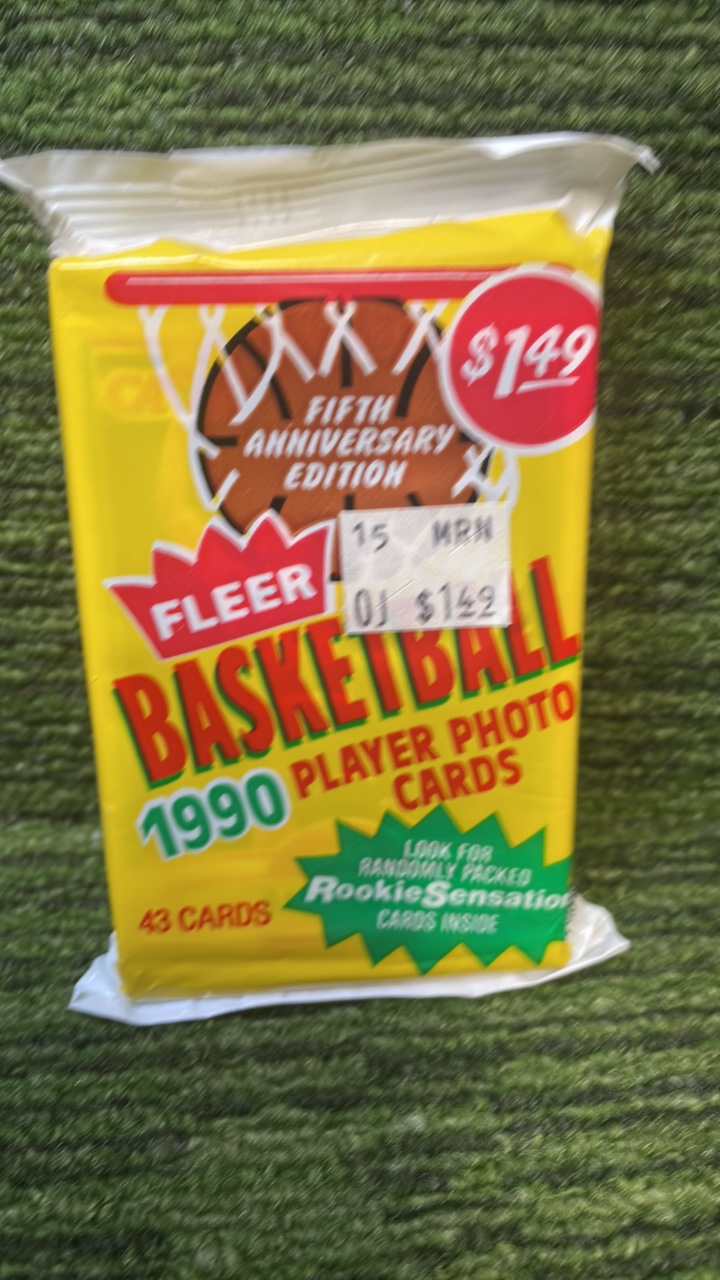 lot 207 image: 1990 Fleer basketball pack 43 cards