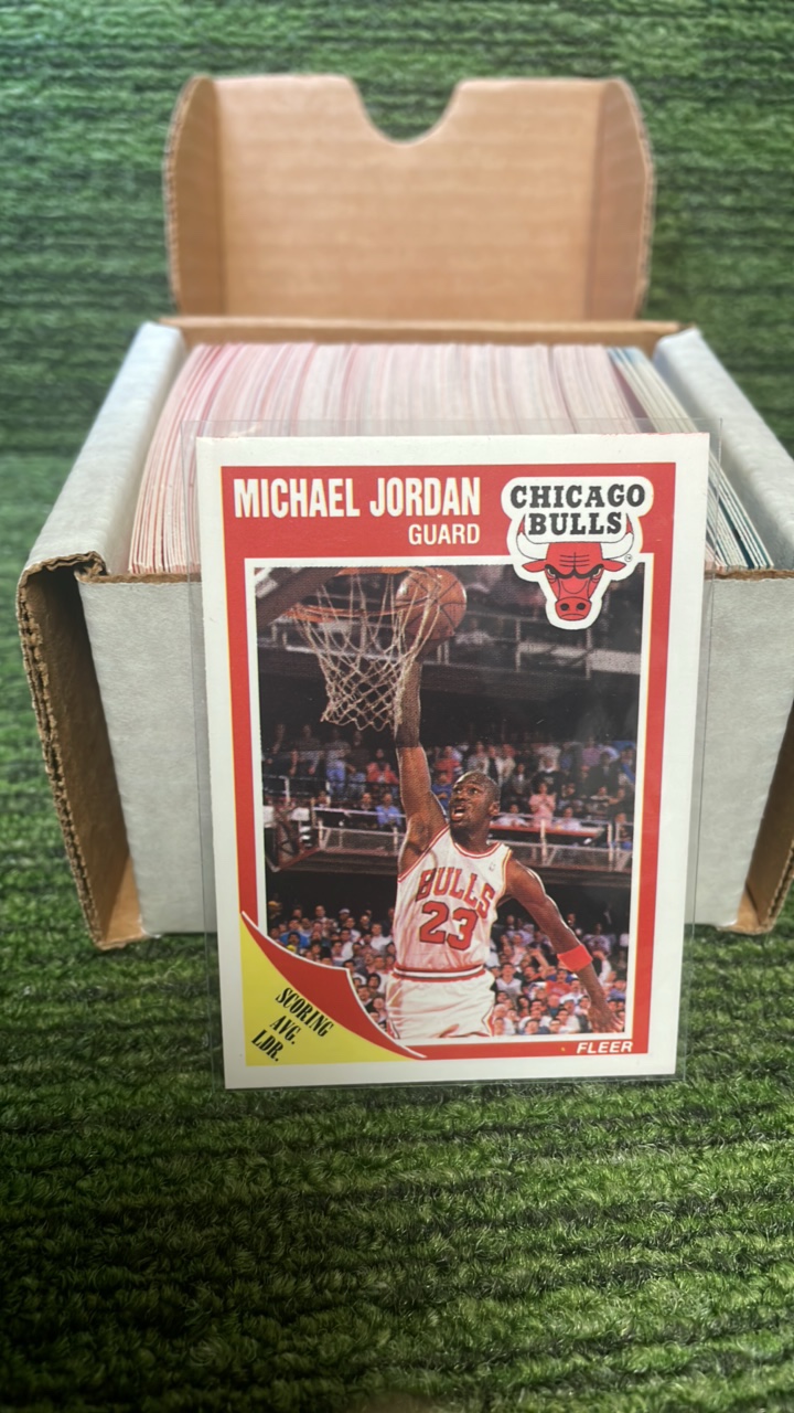 lot 209 image: 198990 Fleer basketball set (#1-168 with stickers #111) Jordan
