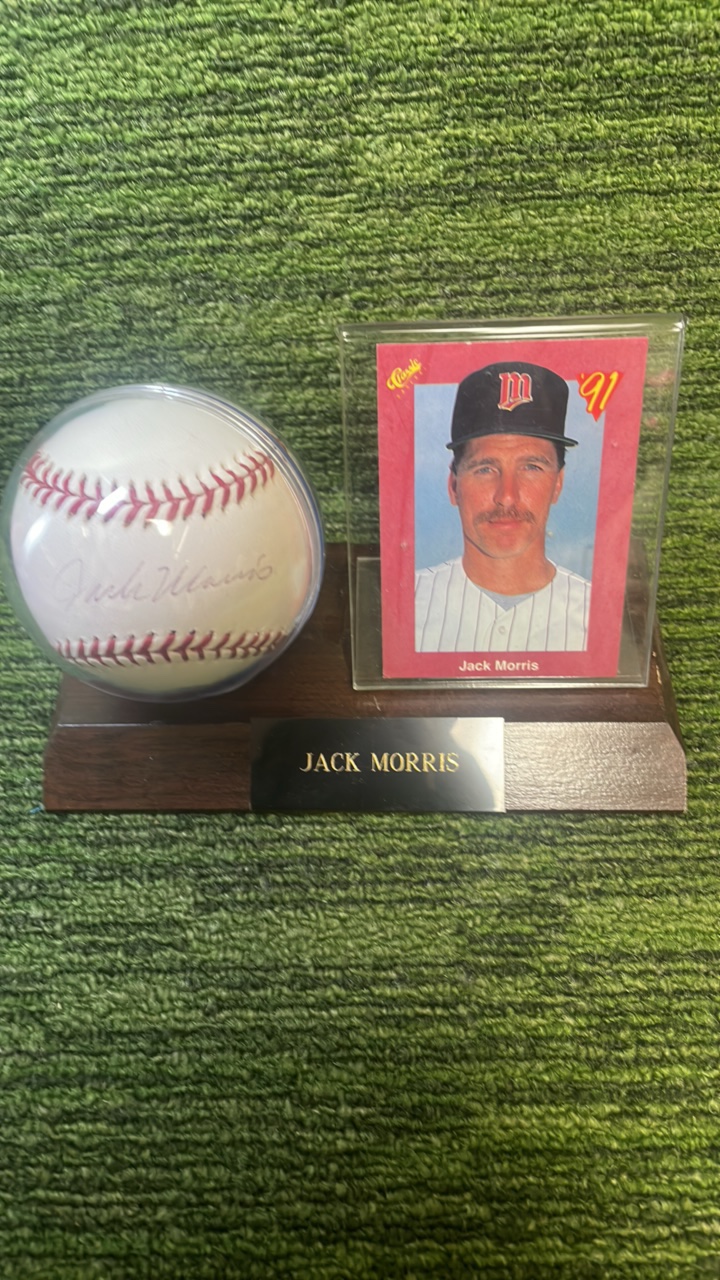 lot 20C image: Minnesota Twins Jack Morris autograph baseball, with a card, 1991 World Series Champions