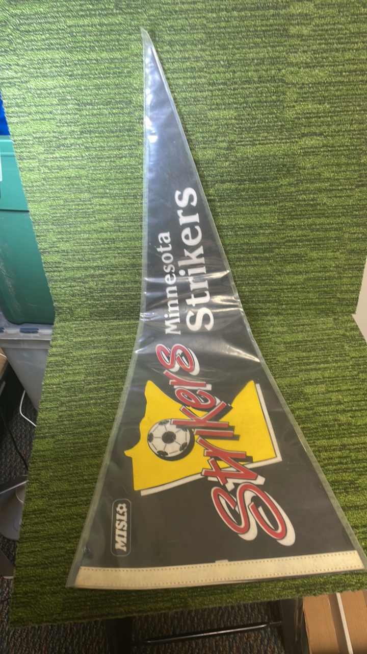 lot 222 image: Minnesota Strikers pennant MISL