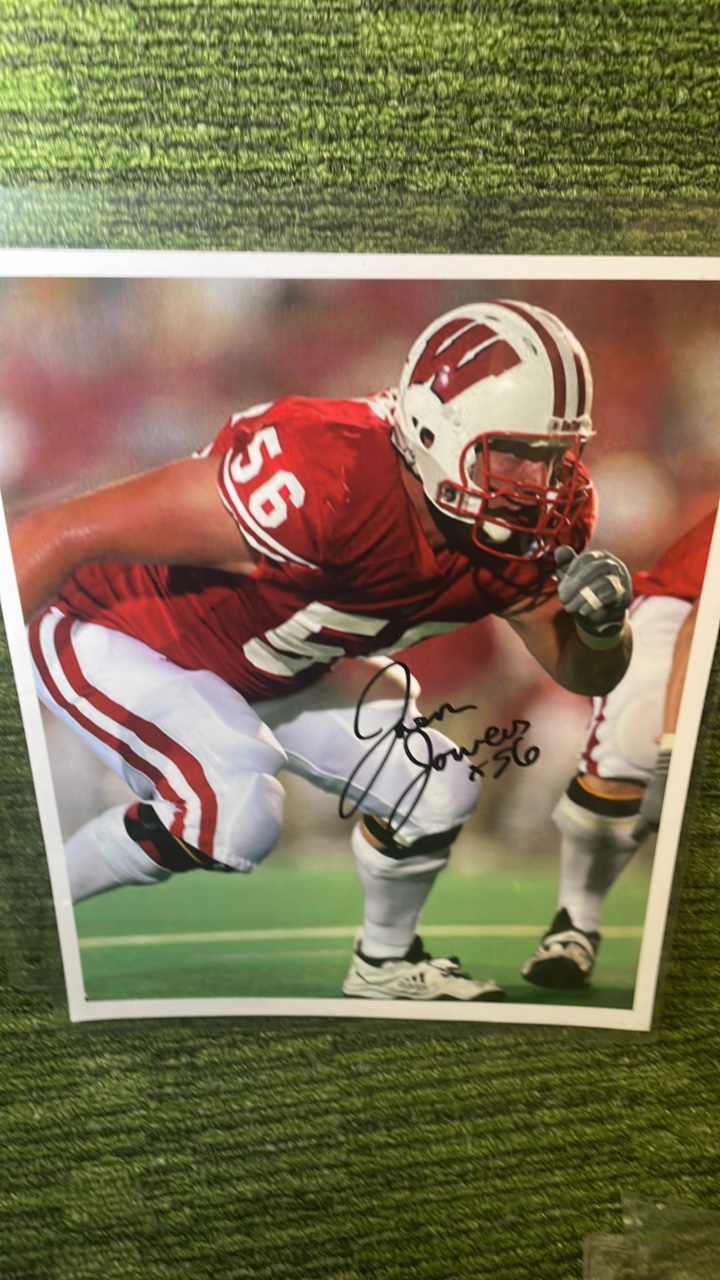 lot 229 image: Wisconsin Badgers number 56 autograph 8 x 10