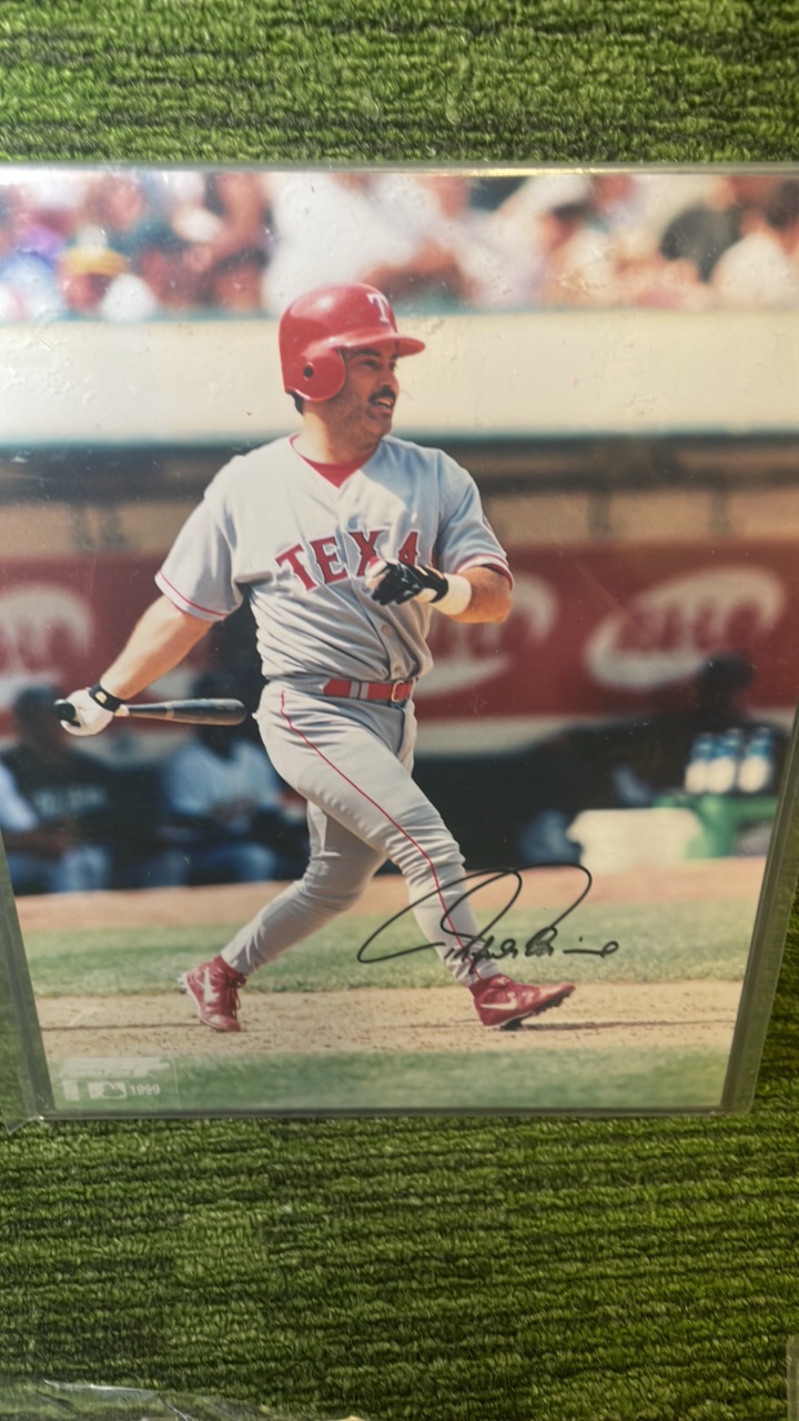 lot 230 image: Texas Rangers Raphael Palmero, 8 x 10 autographed photo with authenticity