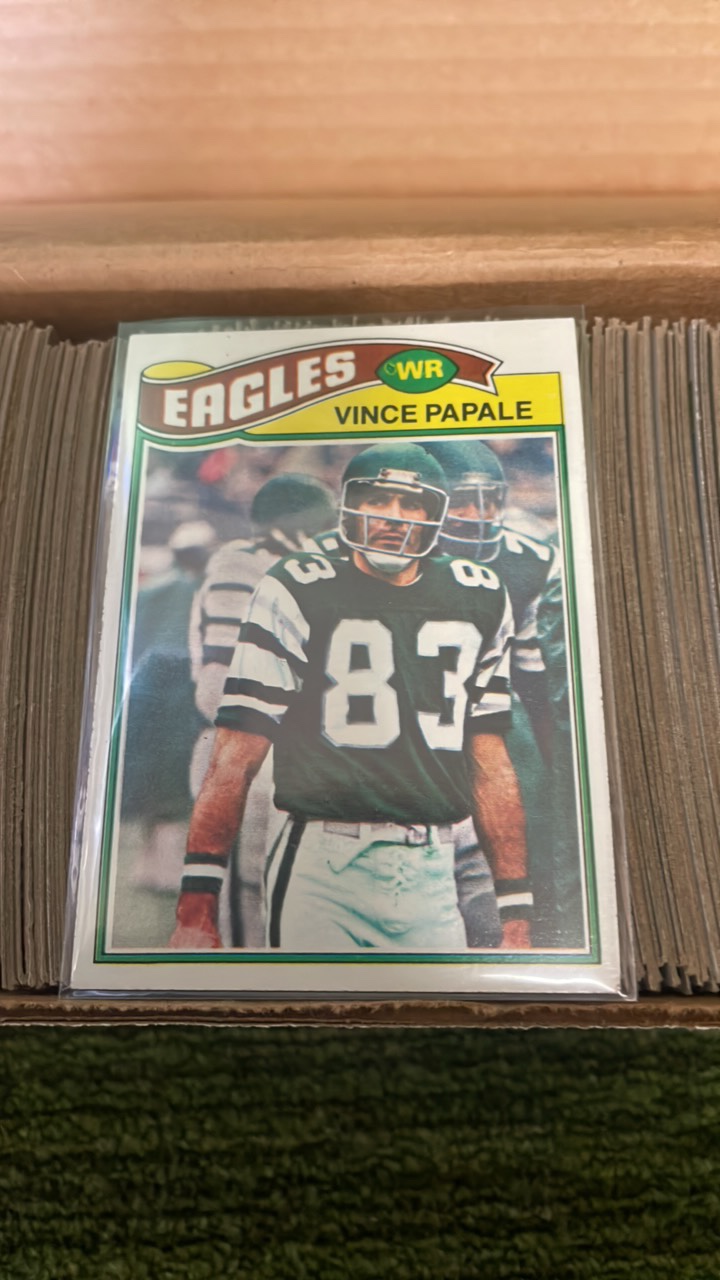 lot 235A image: 1977 Topps football partial set (#1-528) Lots of Great cards in this set Missing #s 29,45,99,146,177,195,245,& 360