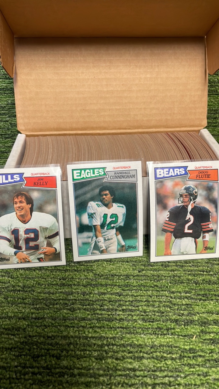 lot 58 image: 1987 Topps NFL set (#1-396)