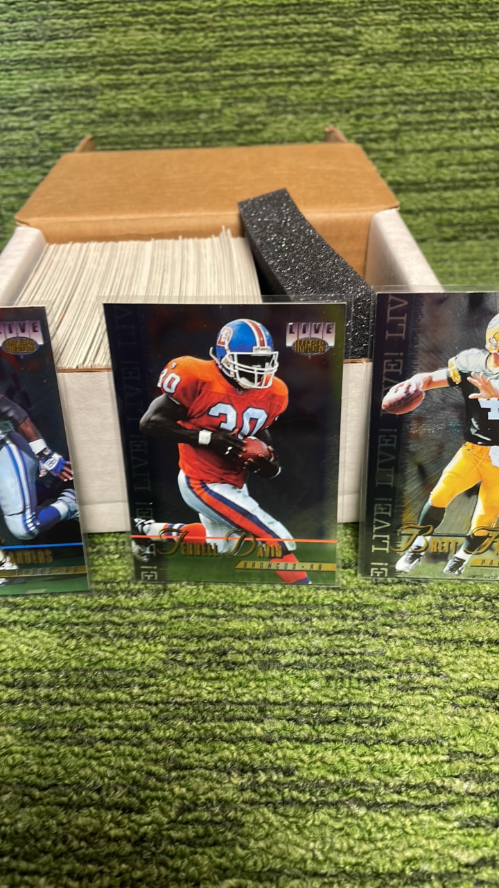 lot 60 image: 1995 Images Live NFL set  (#1-125)