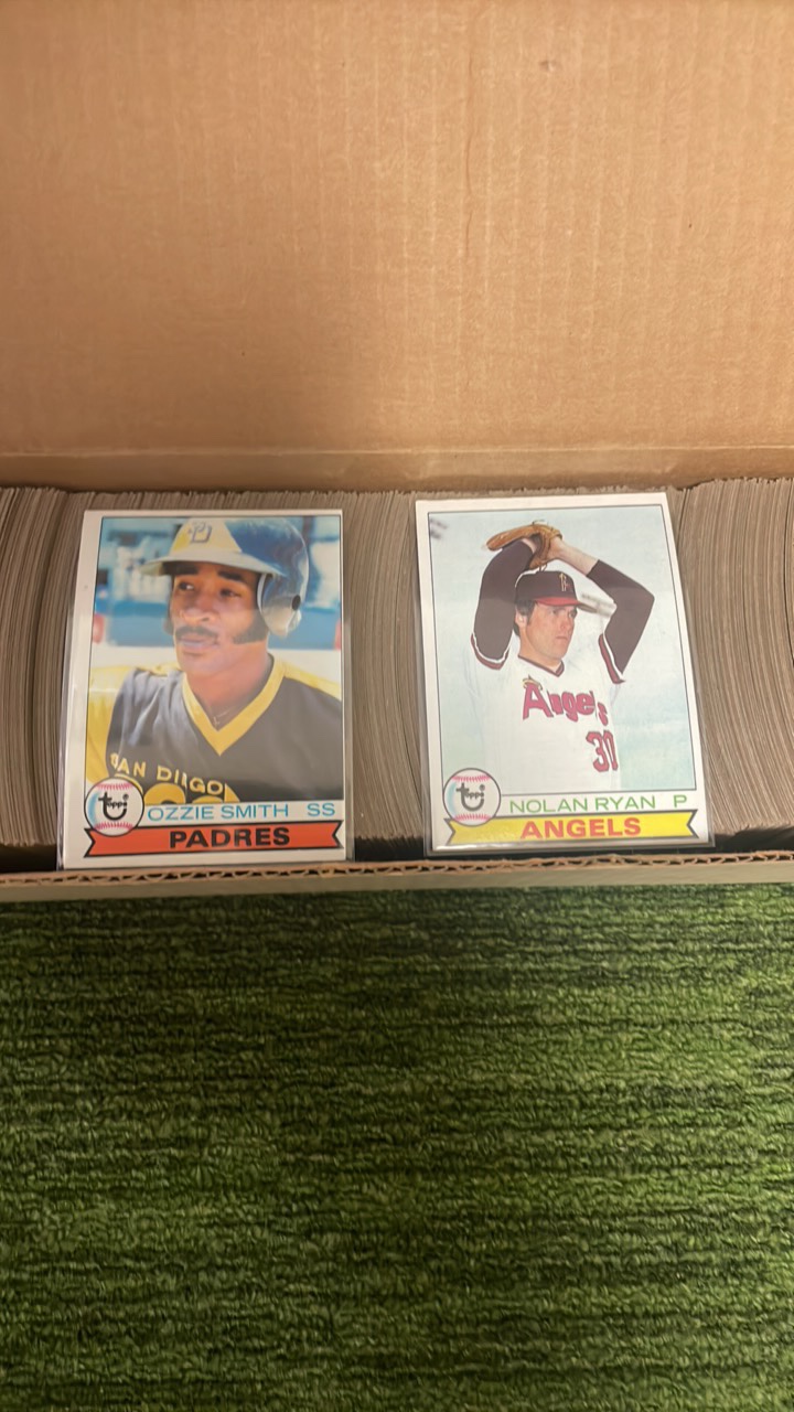 lot 7 image: 1979 Topps MLB set  (#1 726) with Ozzie Rookie