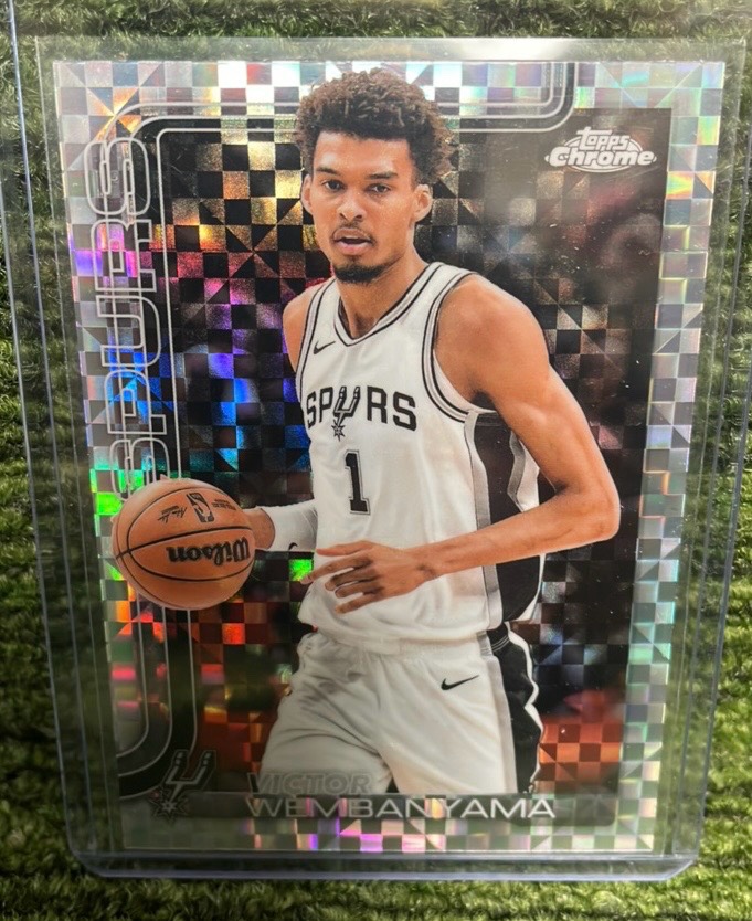 lot 74D image: 2025 Topps Chrome Victor Wembanyama X-fractor(Blue Fractor) San Antonio Spurs