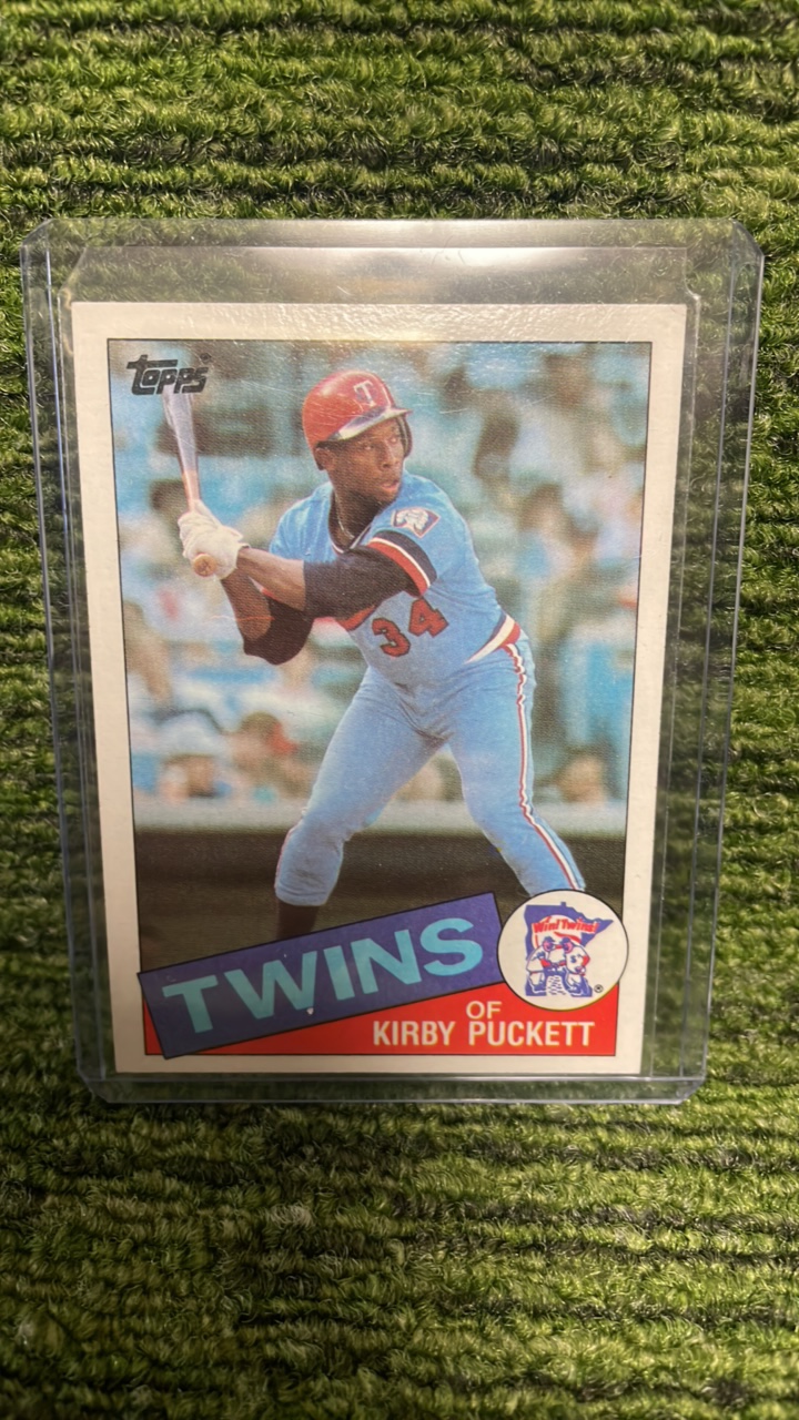 lot 75 image: 1985 Topps Kirby Puckett Rookie Card Minnesota Twins