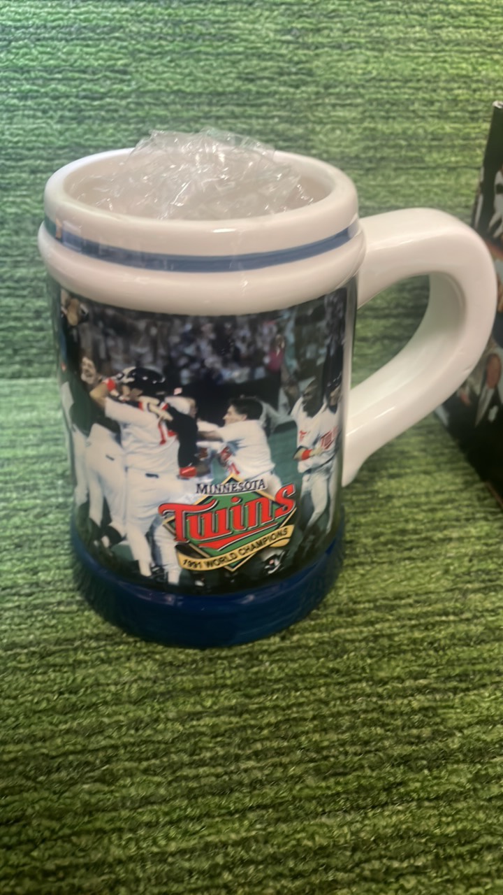 lot 9 image: 1991 Minnesota Twins World Champions collectible Stein