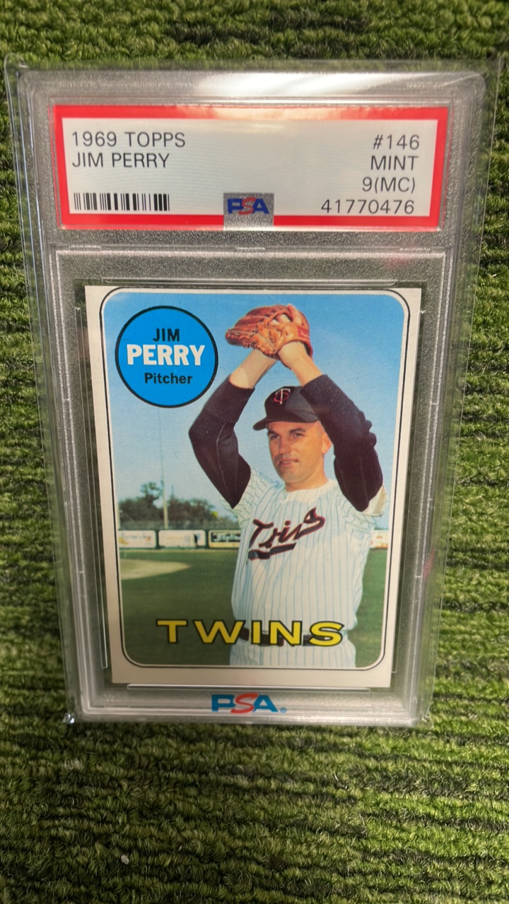 lot 91 image: 1969 Topps, Jim Perry P Minnesota Twins PSA graded 9(MC)