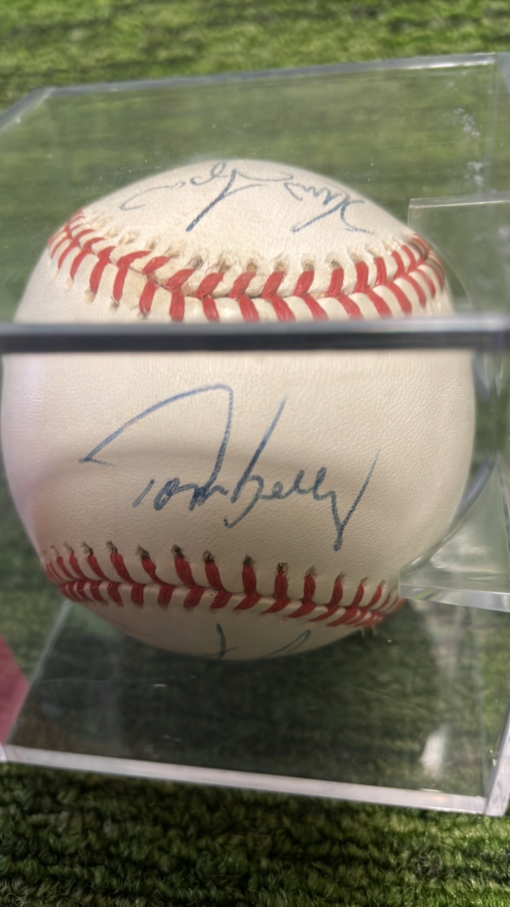 lot 91E image: 92-93 Twins team autographs wHrbek, Kelly, Tapani, and more