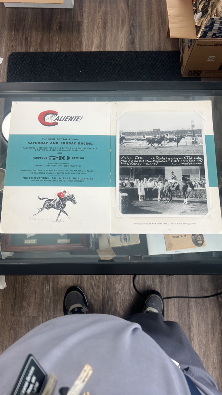 lot 86-1 image: 1967 caliente horse racing photo