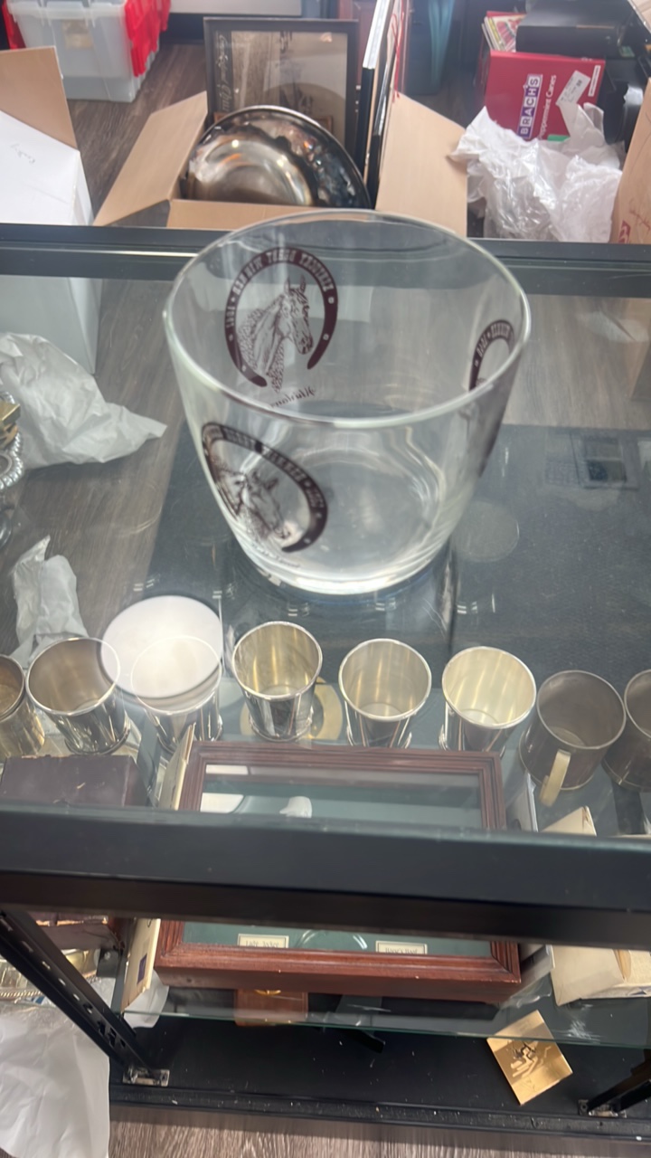 lot 148 image: 1940s-1950s Kentucky Derby winners glass bowl