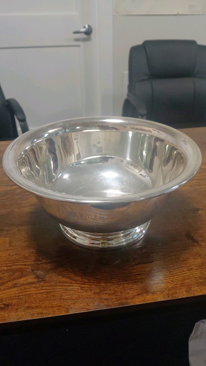 lot 56 image: suffolk downs silver plated bowl