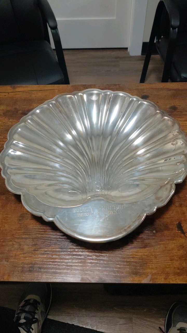 lot 68 image: 1965 shell shaped vernon downs bowl