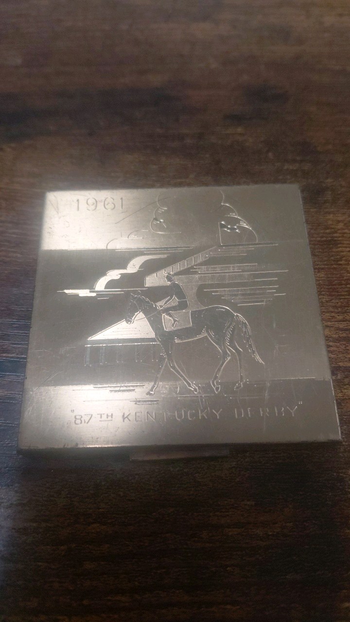 lot 78 image: 1961 87th Kentucky derby souvenir make up case