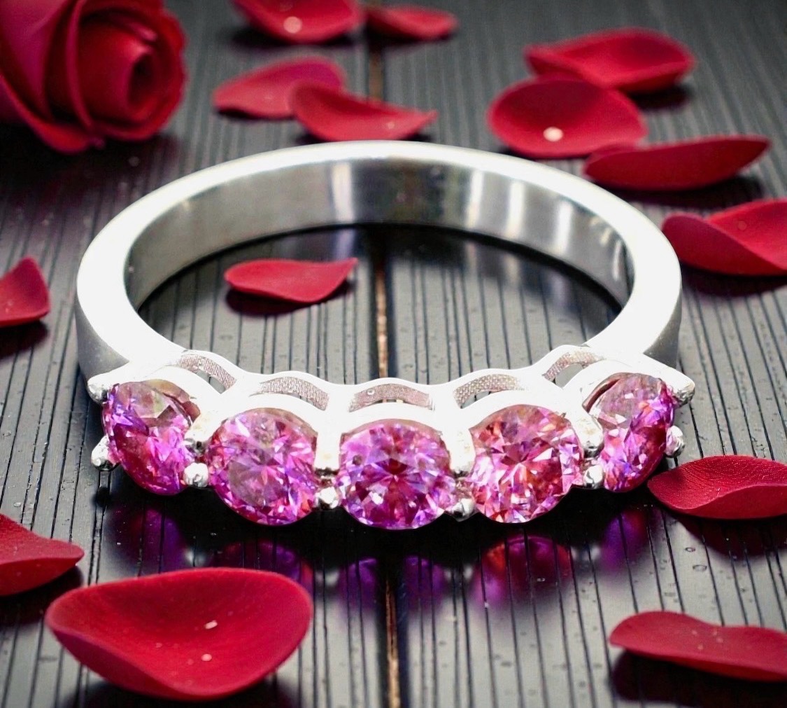 lot 4 image: Certified 2.10Ct Pink Diamonds Solitaires Band Ring