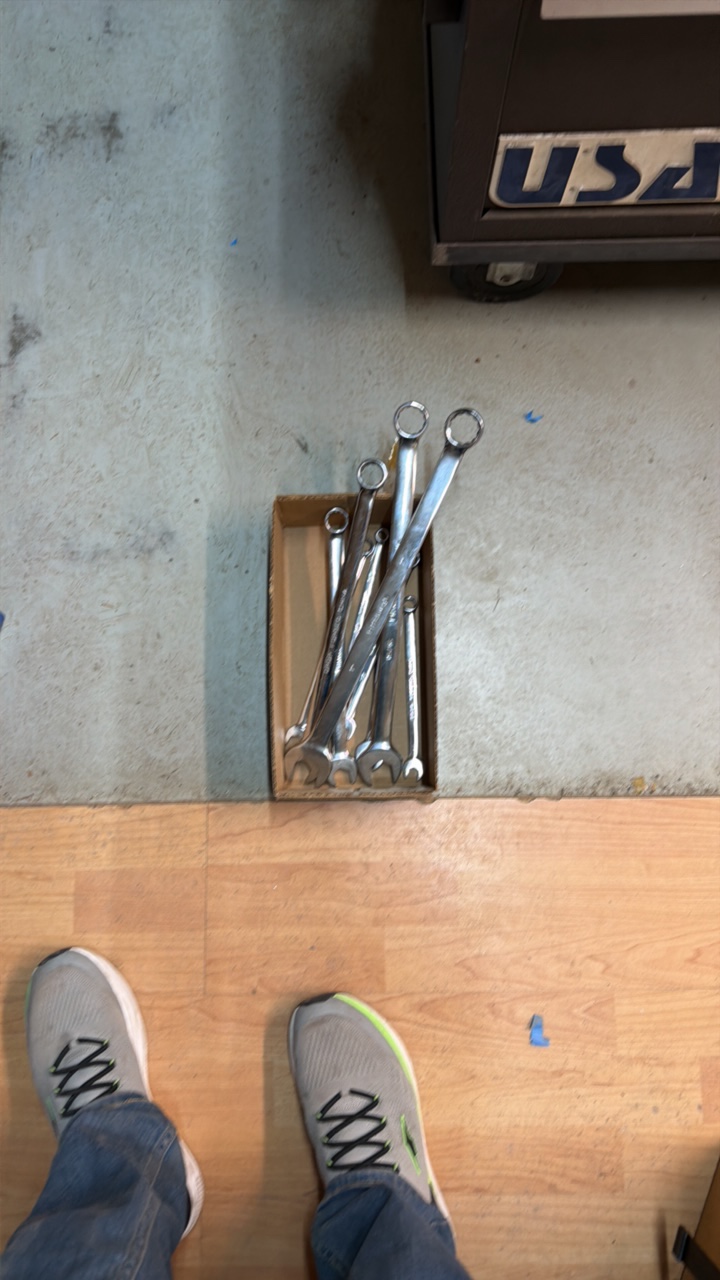 lot 102D image: COMBINATION wrenches