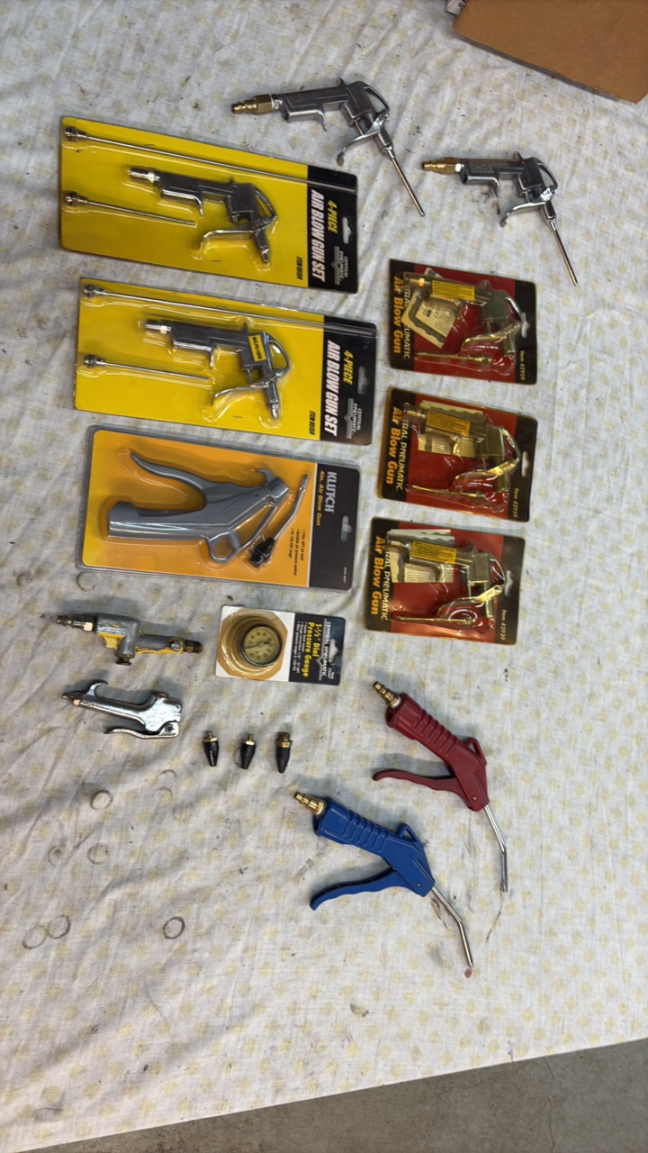 lot 104 image: AIR blow guns