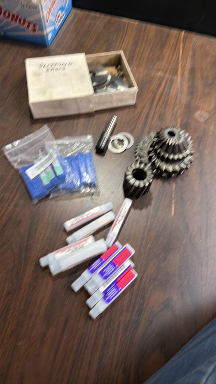 lot 104D image: METAL slitting saws. Gear-cutting milling cutters