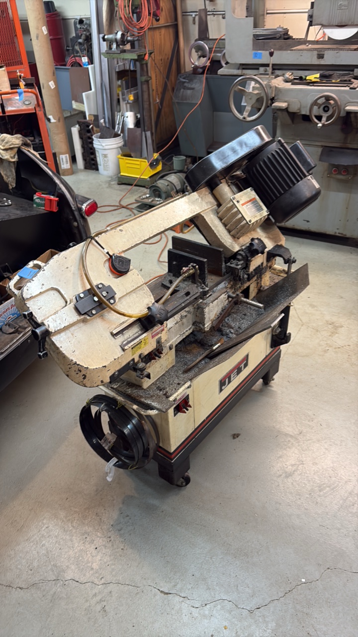 lot 11 image: JET Horizontal Bandsaw