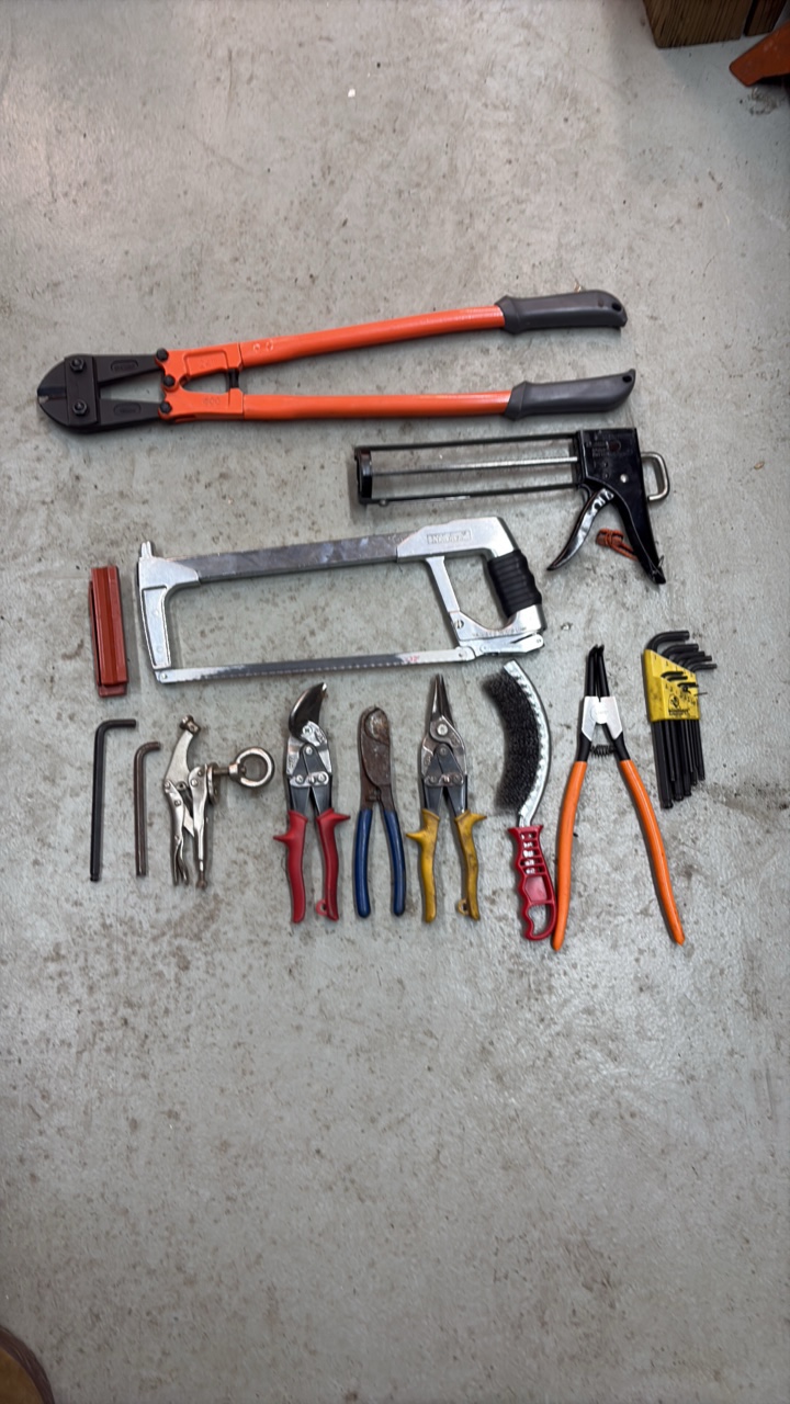 lot 110 image: HEX key set, wire cutters, bolt cutter, hacksaw