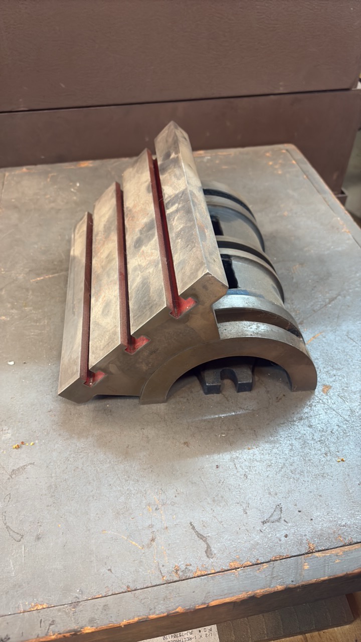 lot 117 image: TILTING table for milling machine