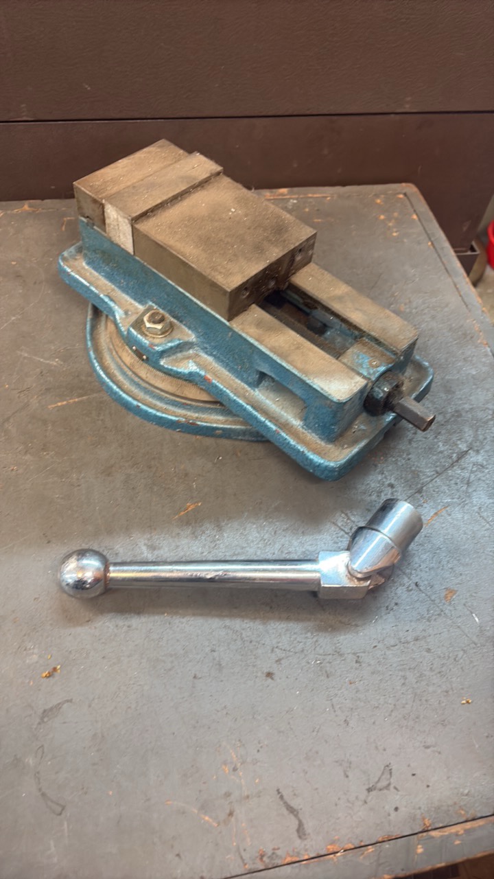 lot 118 image: MACHINIST vise