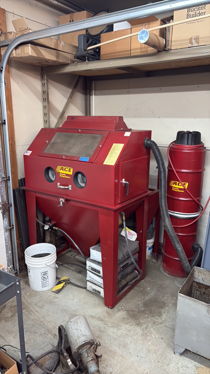 lot 12 image: Ace sand blaster cabinet.