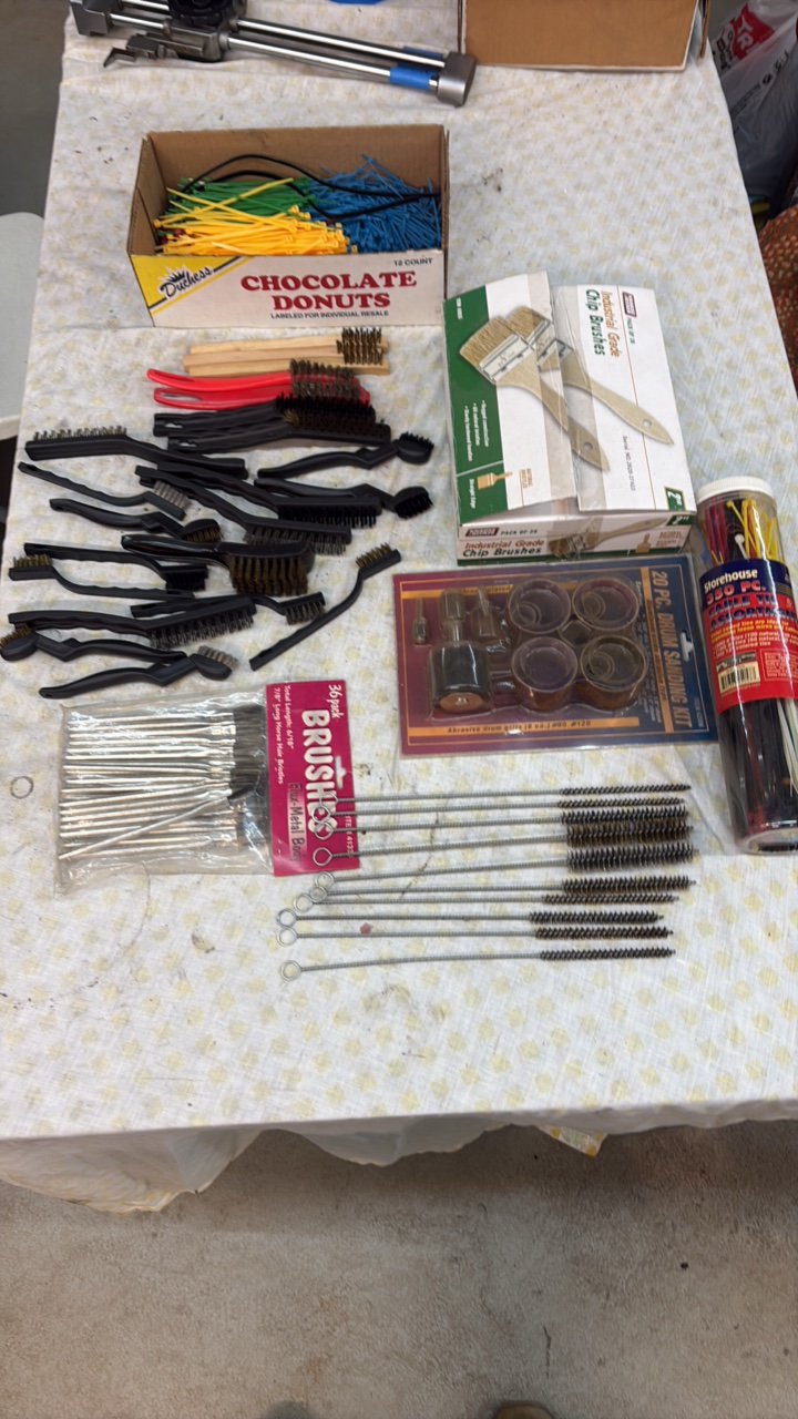 lot 125 image: SUPPLIES wire brushes, chip brushes, sanding kit