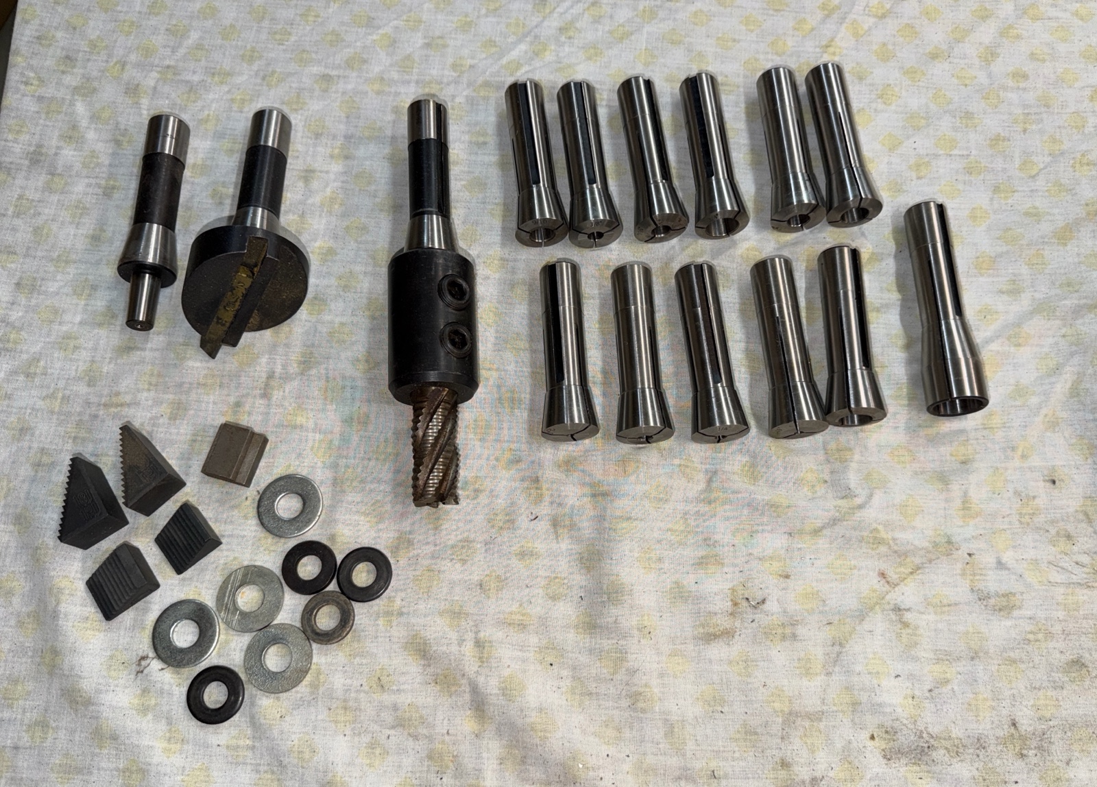 lot 174 image: COLLETS