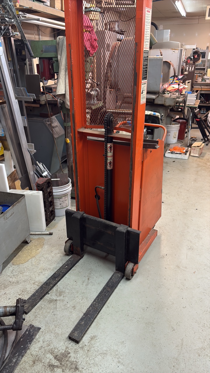 lot 18 image: Presto hydraulic fork lift  C62