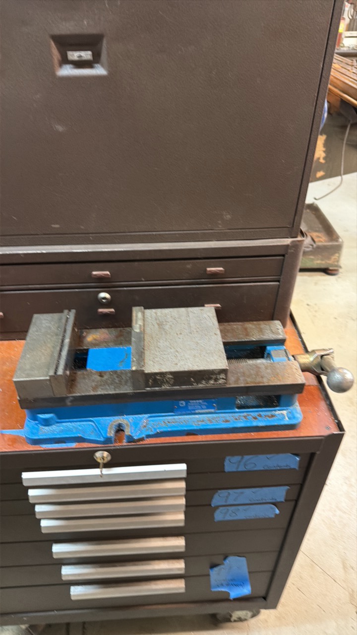 lot 195 image: KURT D688 Anglock Vise #102