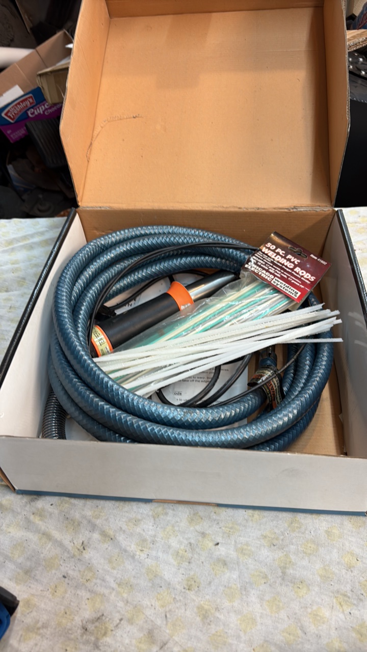 lot 198 image: CHICAGO Electric 800 Watt Plastic Welding Kit