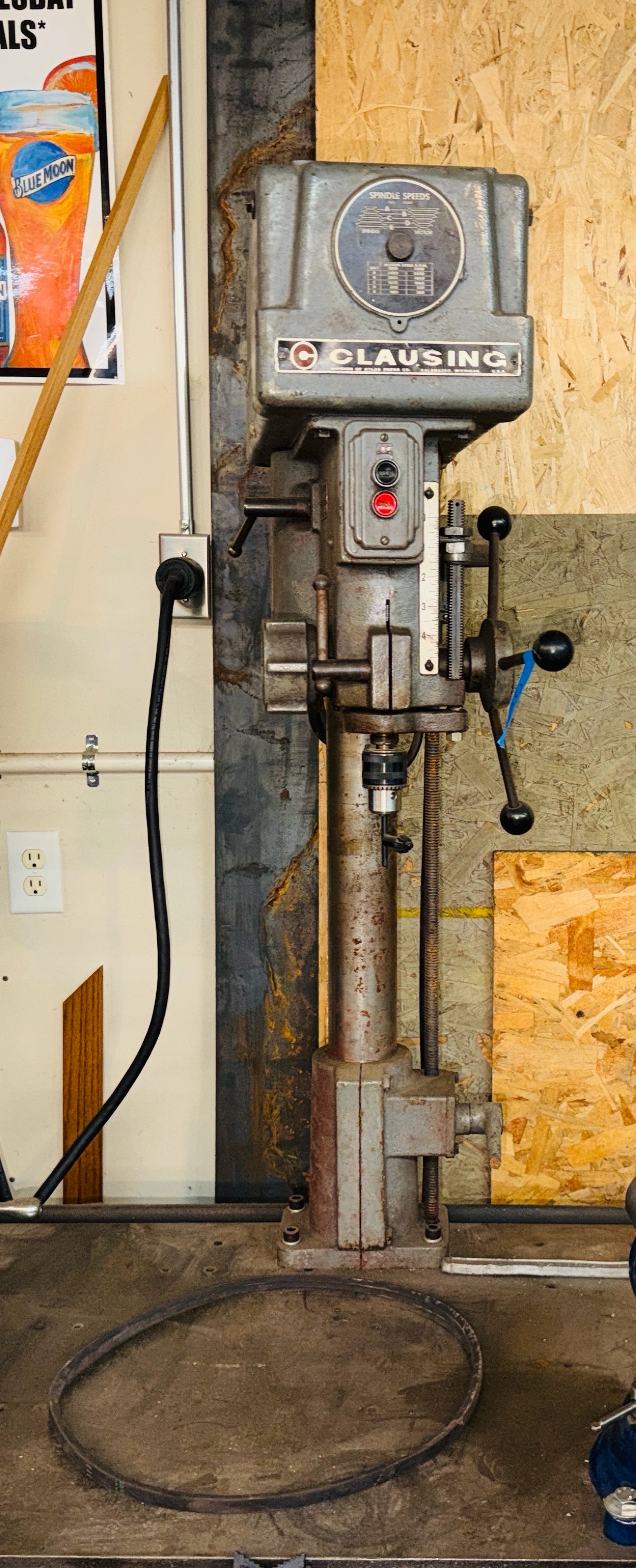 lot 20 image: Clausing 1633 Drill Press with Heavy Duty Steel machining table.