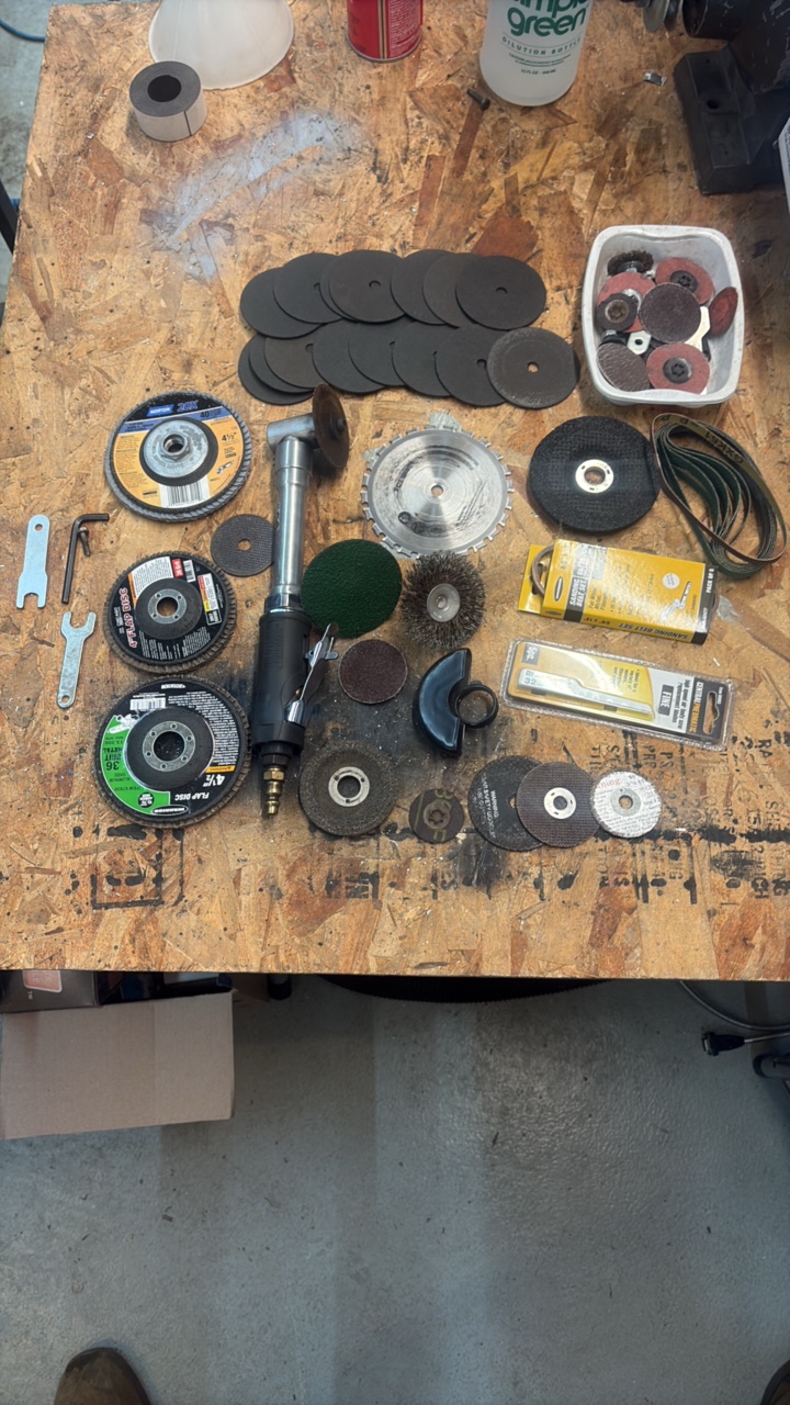 lot 205 image: CENTRAL Pneumatic 3 air cut-off tool w 5 Extension 67996