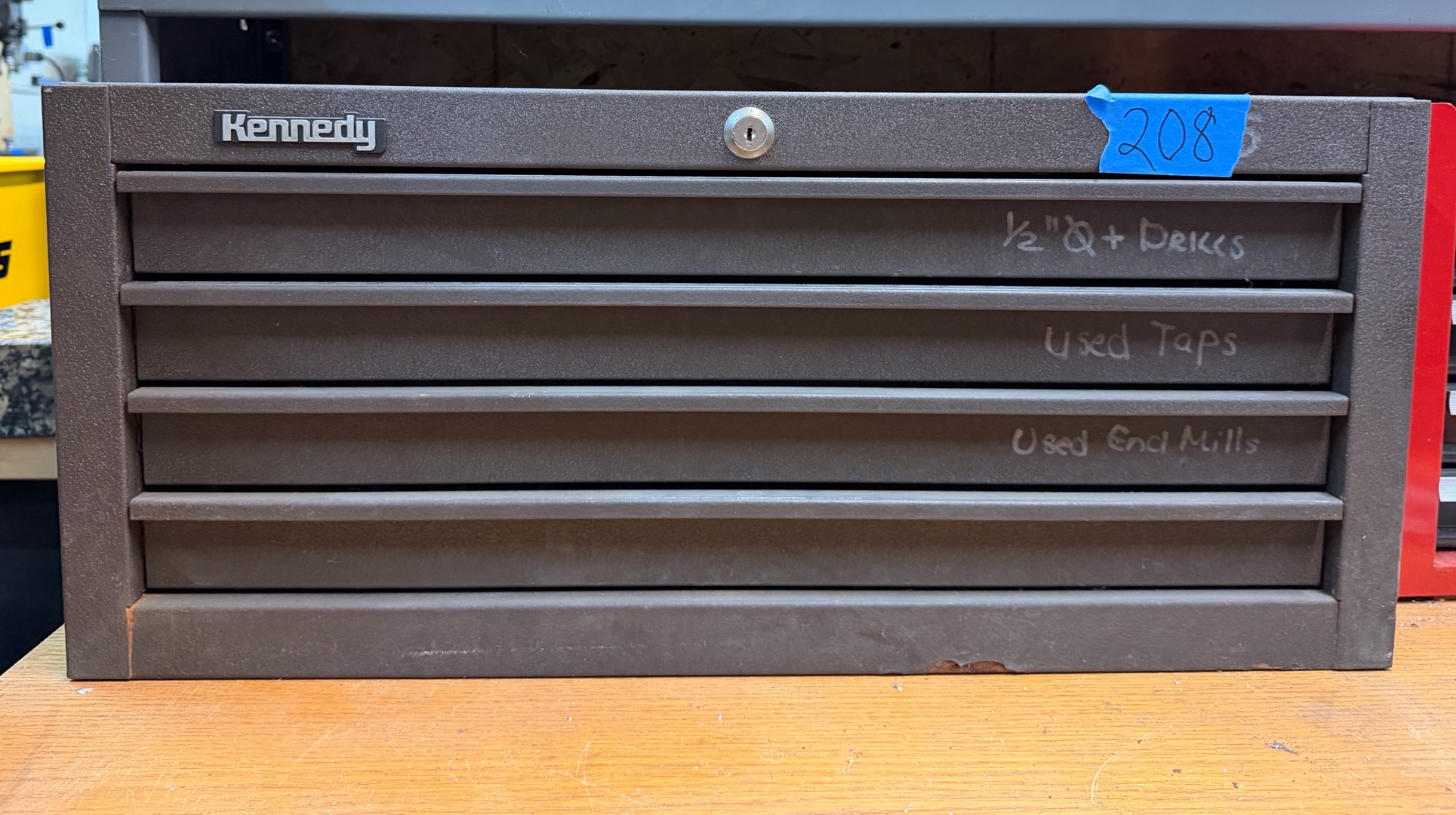 lot 208 image: KENNEDY 4-Drawer Mechanics Chest