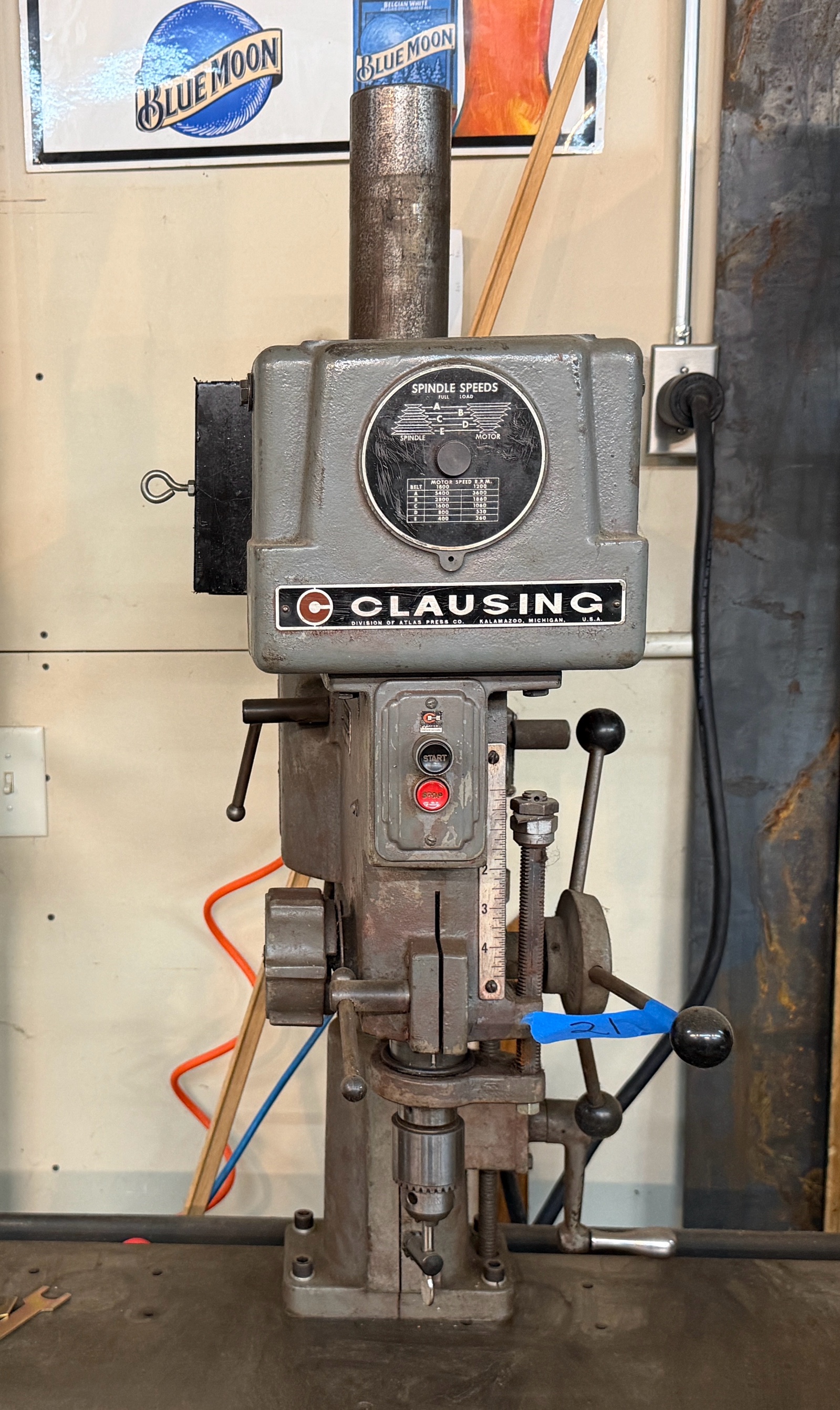 lot 21 image: Clausing 1633 Drill Press
