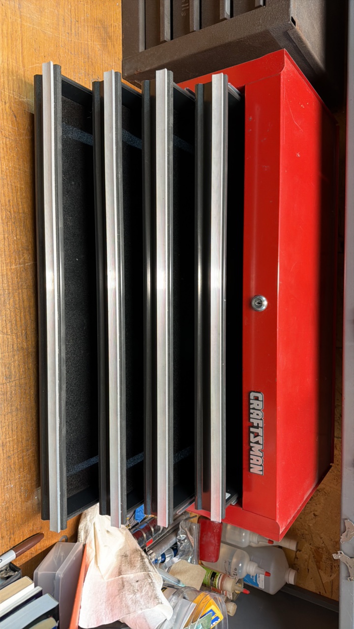 lot 210 image: CRAFTSMAN 4- drawer chest base, 26 length