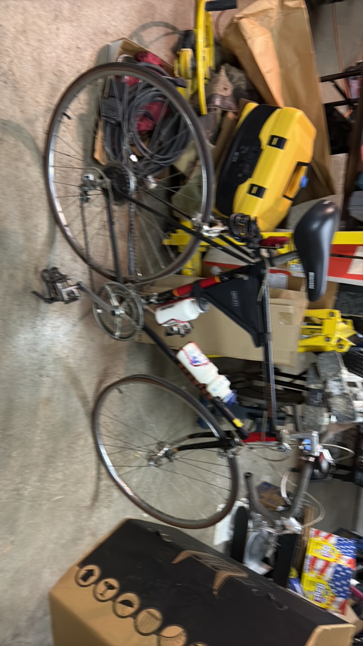 lot 212B image: SCHWINN sports tourer bike